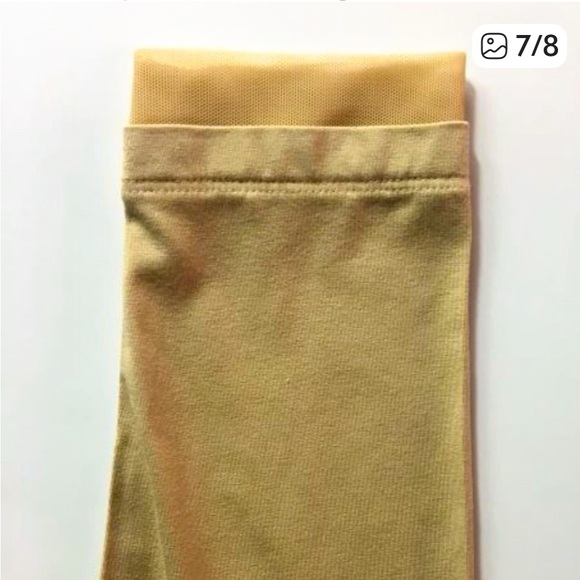 Sale! 🛍️ Per Se by Carlisle V-Neck Knit Top w/ Mesh Trim - Picture 7 of 8